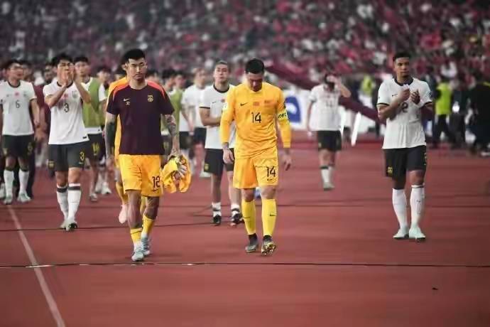 继续走低, 国足让路, on 继续走低, 国足让路, on