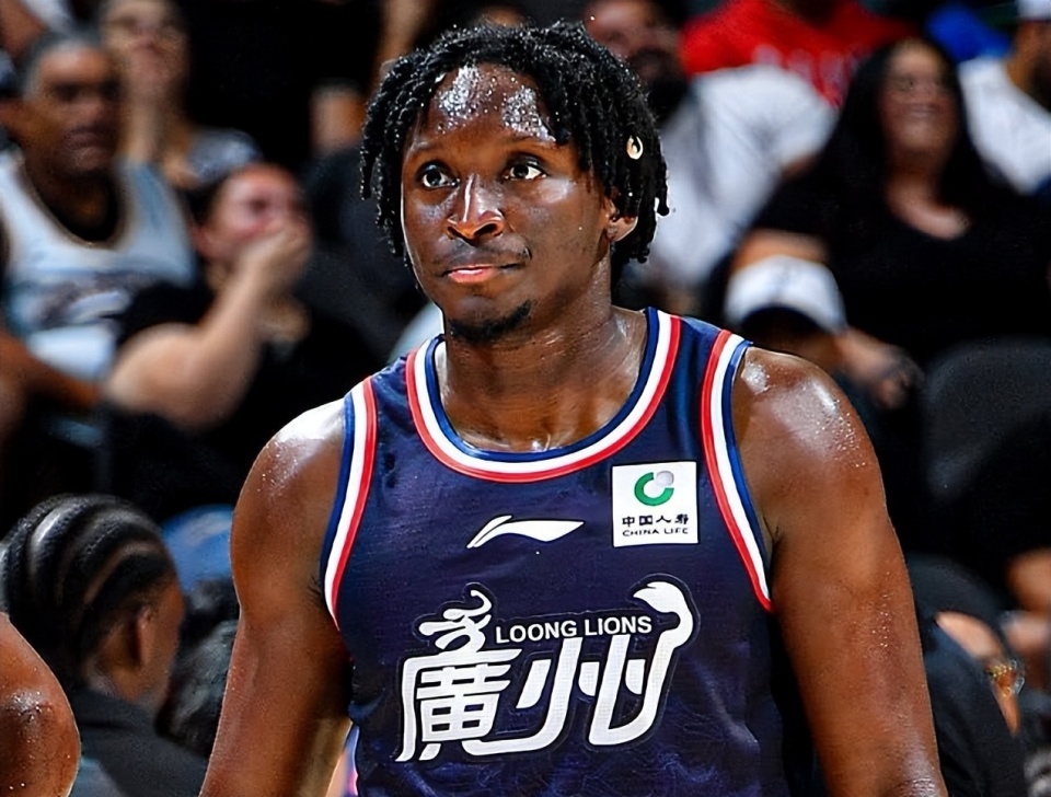 场上拉开空, 对阵马刺队